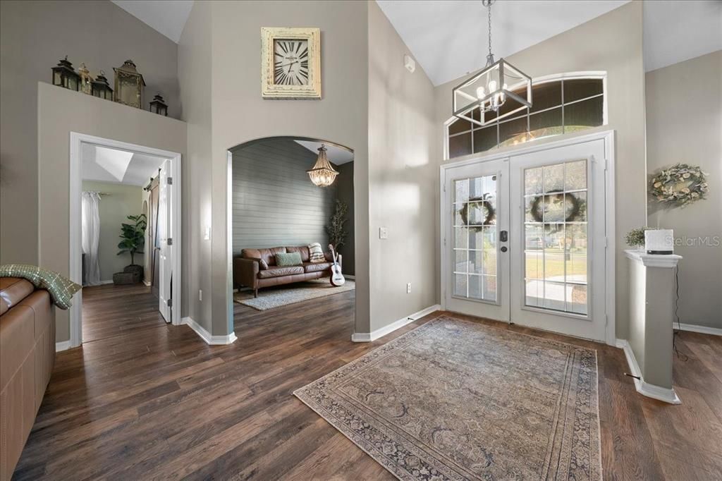 En Venta: $389,900 (4 camas, 3 baños, 2283 Pies cuadrados)