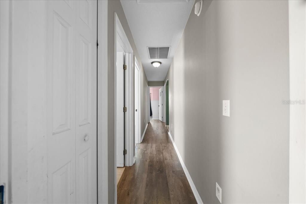 En Venta: $389,900 (4 camas, 3 baños, 2283 Pies cuadrados)