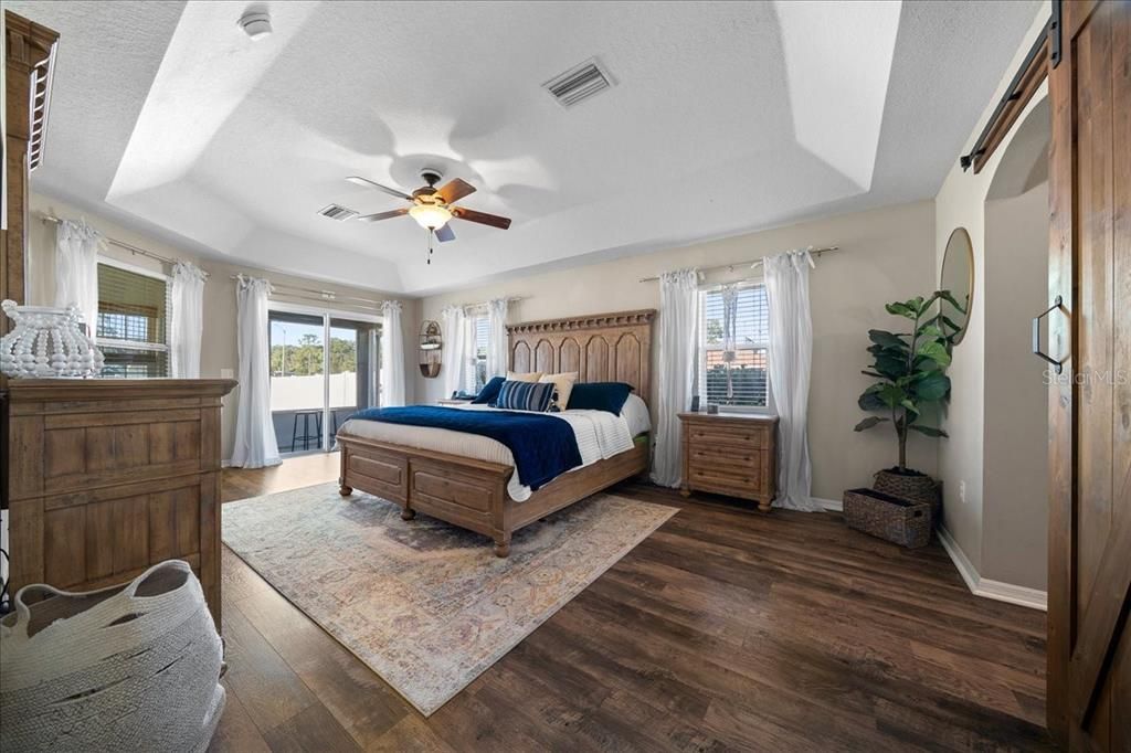 En Venta: $389,900 (4 camas, 3 baños, 2283 Pies cuadrados)