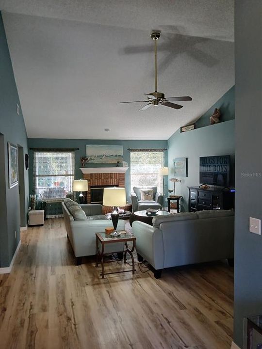 待售: $359,000 (3 贝兹, 2 浴室, 1619 平方英尺)