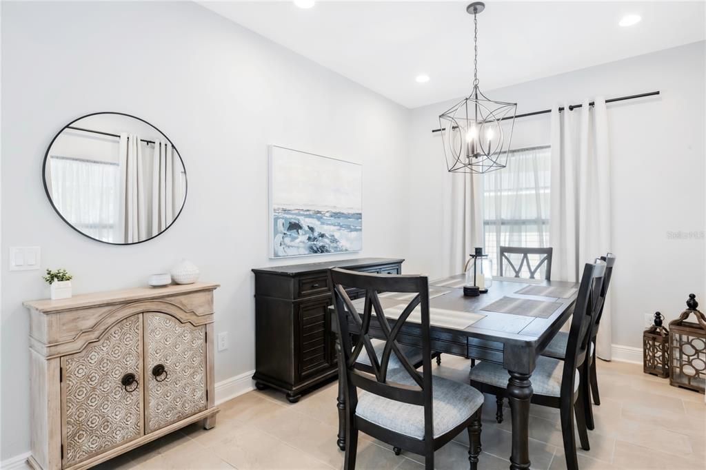 На продажу: $749,900 (4 спален, 3 ванн, 2650 Квадратных фут)