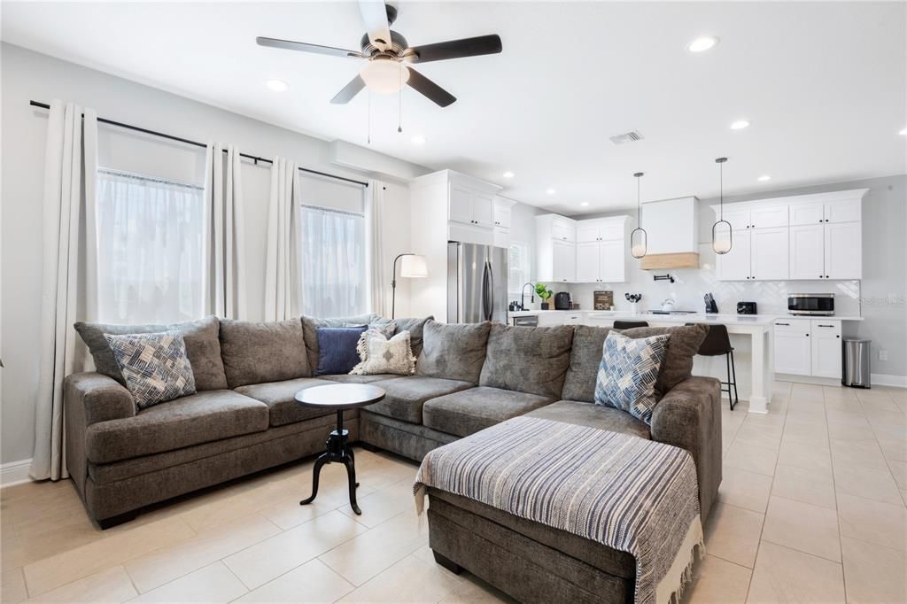 На продажу: $749,900 (4 спален, 3 ванн, 2650 Квадратных фут)