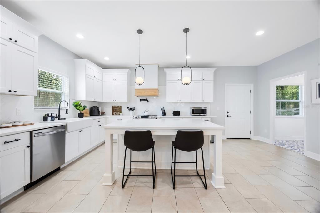 На продажу: $749,900 (4 спален, 3 ванн, 2650 Квадратных фут)