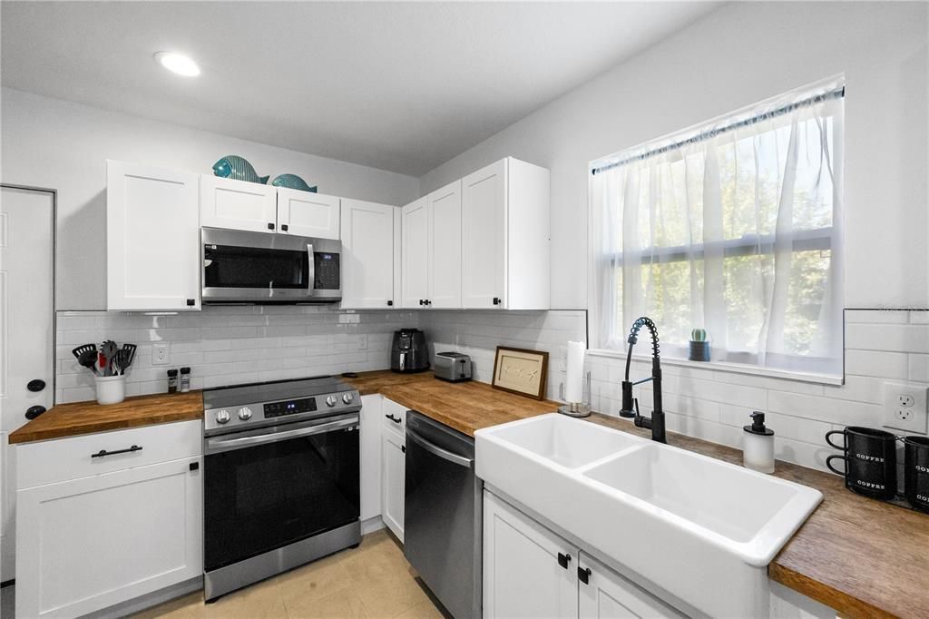 На продажу: $749,900 (4 спален, 3 ванн, 2650 Квадратных фут)