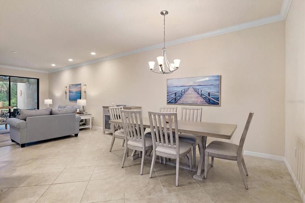 Под контрактом: $378,000 (2 спален, 2 ванн, 1545 Квадратных фут)