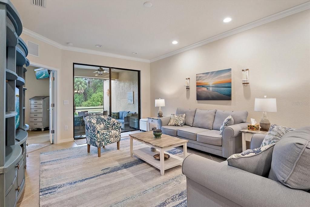 Под контрактом: $378,000 (2 спален, 2 ванн, 1545 Квадратных фут)