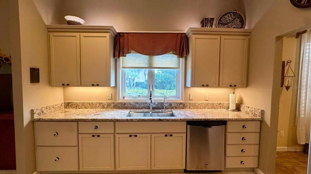 待售: $479,000 (2 贝兹, 2 浴室, 2790 平方英尺)