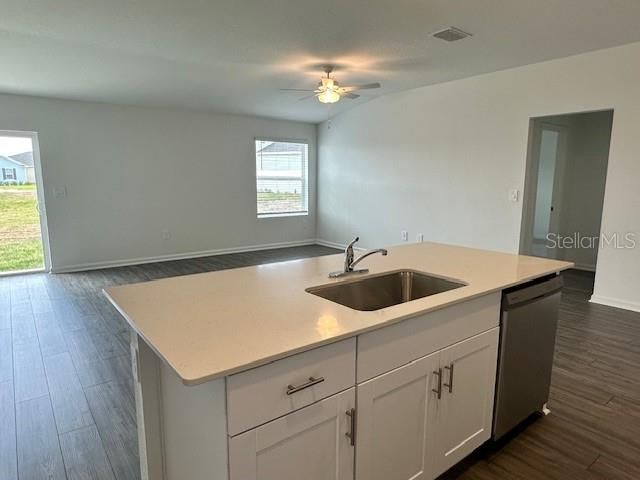 出租: $2,450 (4 贝兹, 3 浴室, 2172 平方英尺)