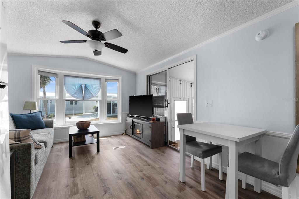 На продажу: $132,500 (1 спален, 1 ванн, 676 Квадратных фут)