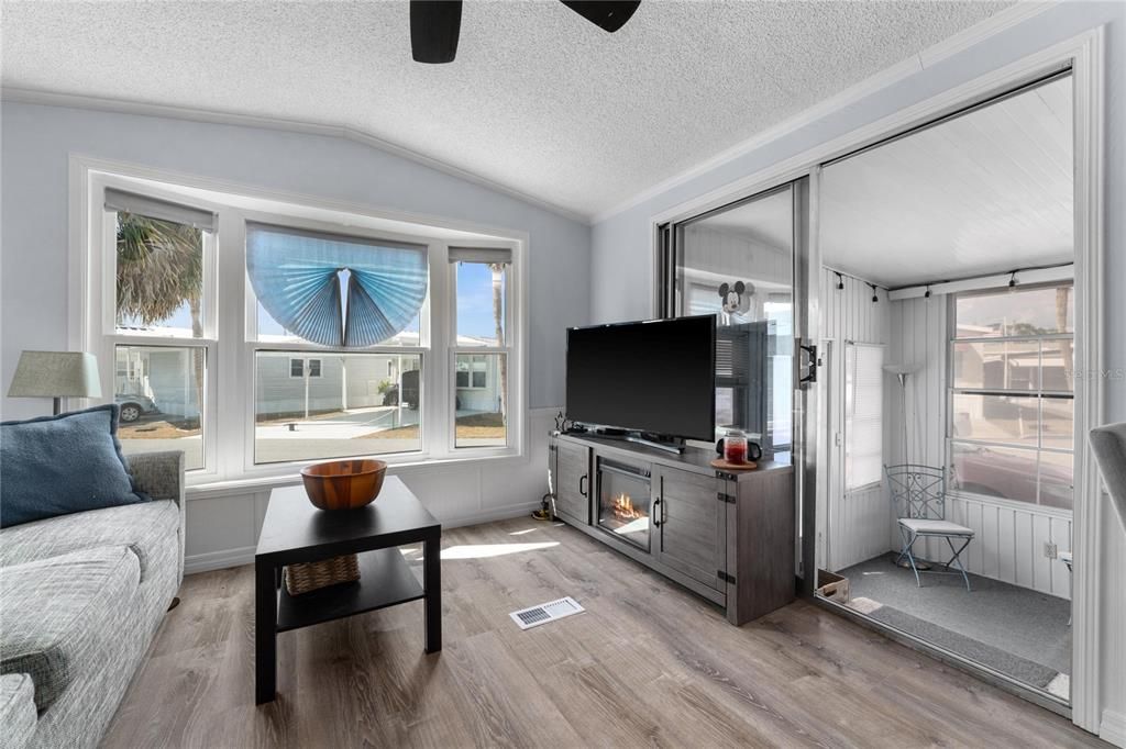 На продажу: $132,500 (1 спален, 1 ванн, 676 Квадратных фут)