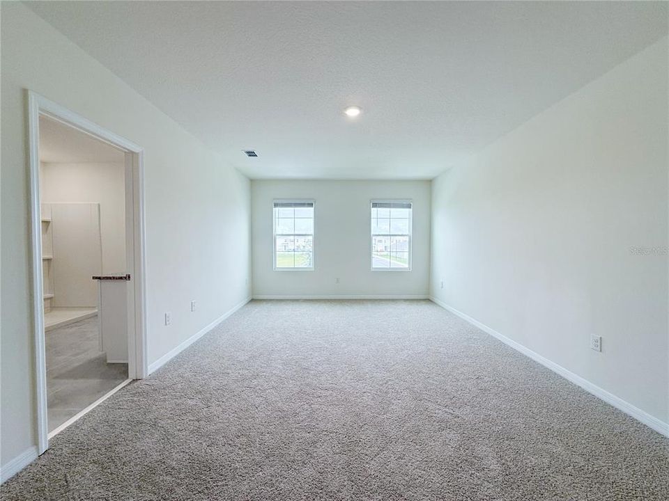 For Rent: $2,700 (5 beds, 3 baths, 2626 Square Feet)