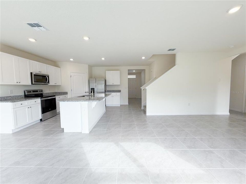 For Rent: $2,700 (5 beds, 3 baths, 2626 Square Feet)