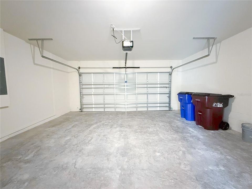 For Rent: $2,700 (5 beds, 3 baths, 2626 Square Feet)