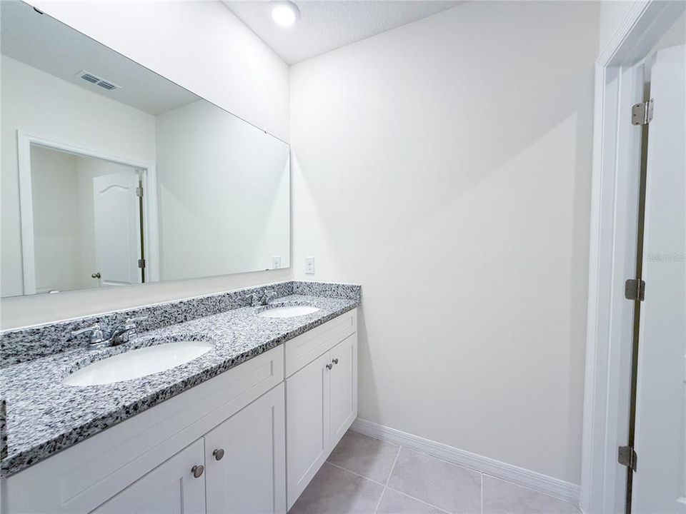 For Rent: $2,700 (5 beds, 3 baths, 2626 Square Feet)