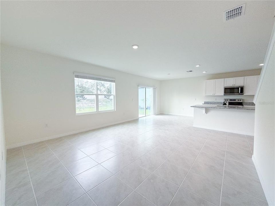 For Rent: $2,700 (5 beds, 3 baths, 2626 Square Feet)