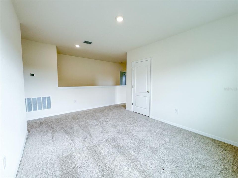 For Rent: $2,700 (5 beds, 3 baths, 2626 Square Feet)