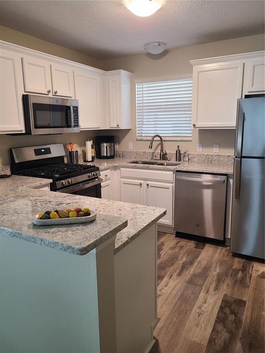 For Sale: $255,900 (1 beds, 1 baths, 875 Square Feet)