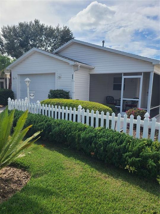 For Sale: $255,900 (1 beds, 1 baths, 875 Square Feet)