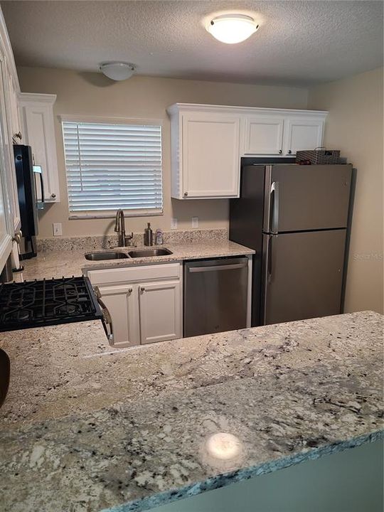 For Sale: $255,900 (1 beds, 1 baths, 875 Square Feet)