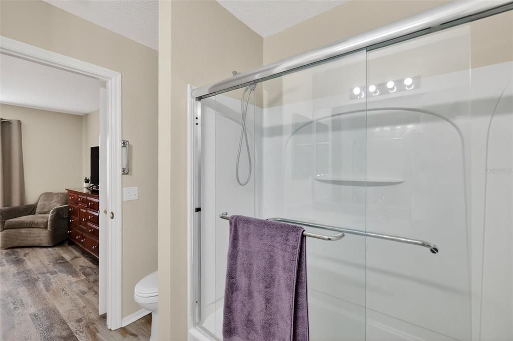 For Sale: $245,900 (1 beds, 1 baths, 875 Square Feet)