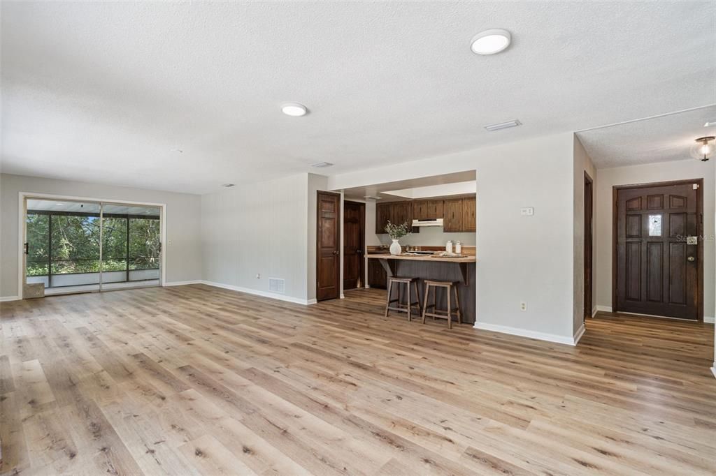 Active With Contract: $295,000 (3 beds, 2 baths, 1708 Square Feet)