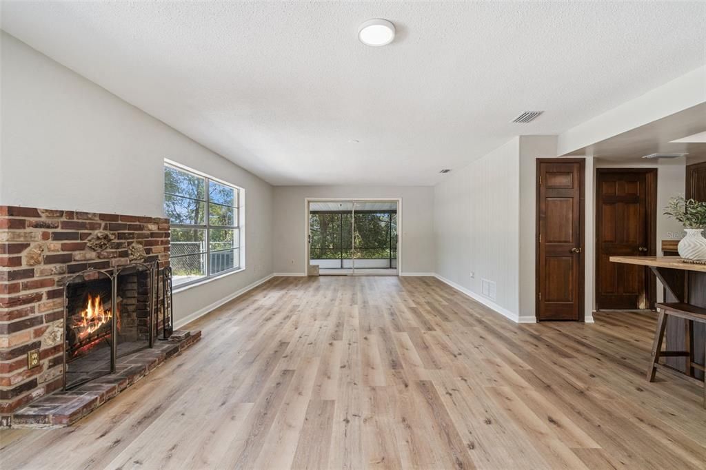 Active With Contract: $295,000 (3 beds, 2 baths, 1708 Square Feet)