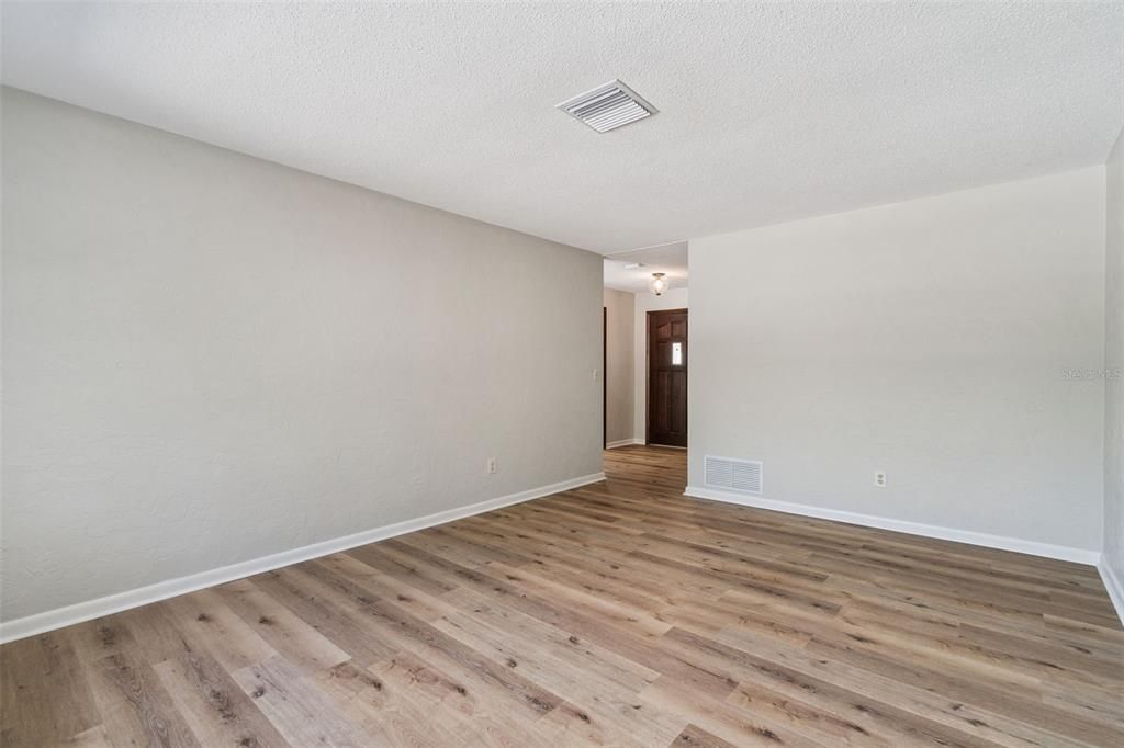 Active With Contract: $295,000 (3 beds, 2 baths, 1708 Square Feet)