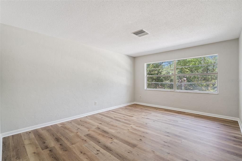 Active With Contract: $295,000 (3 beds, 2 baths, 1708 Square Feet)