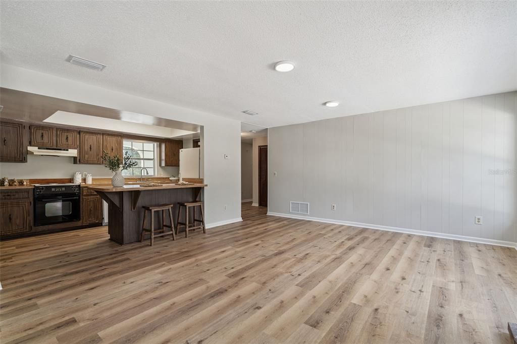 Active With Contract: $295,000 (3 beds, 2 baths, 1708 Square Feet)