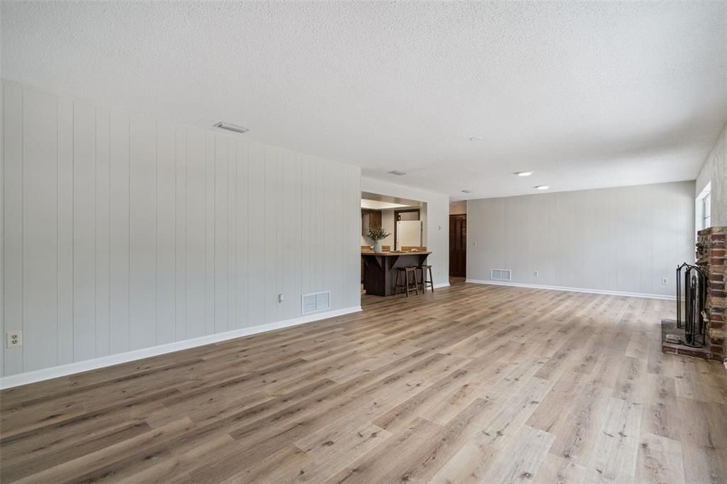 Active With Contract: $295,000 (3 beds, 2 baths, 1708 Square Feet)