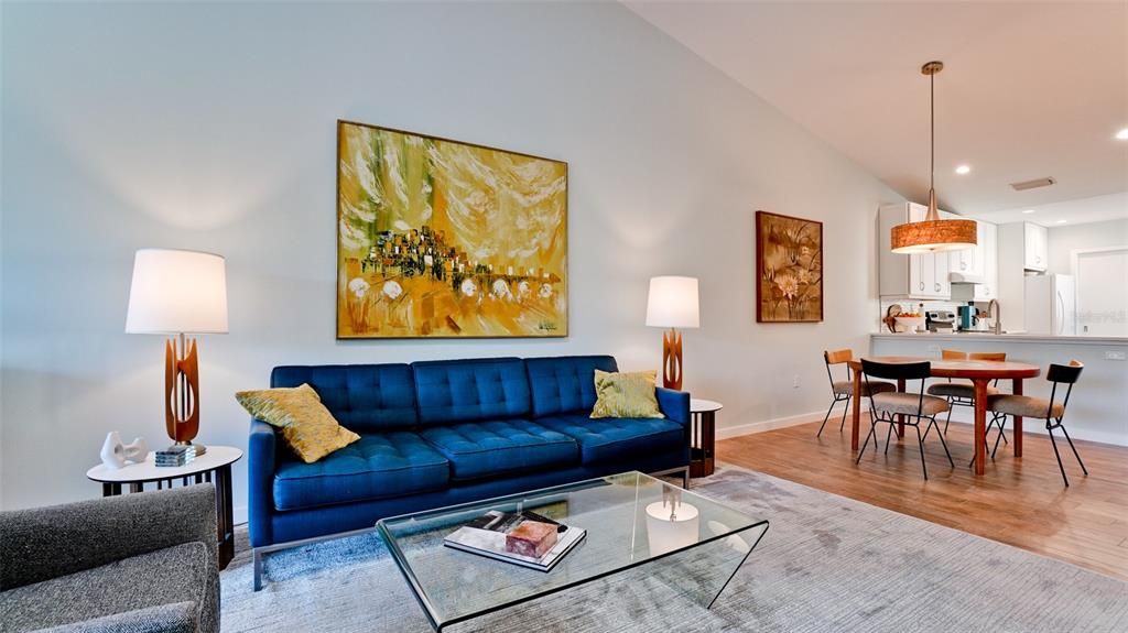 For Sale: $335,000 (2 beds, 2 baths, 1100 Square Feet)