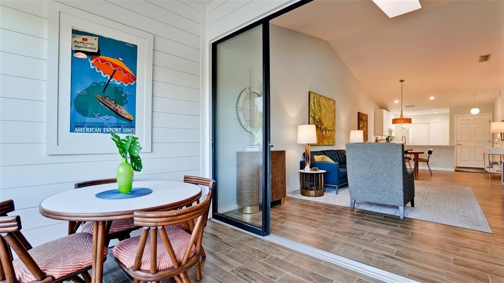 For Sale: $335,000 (2 beds, 2 baths, 1100 Square Feet)