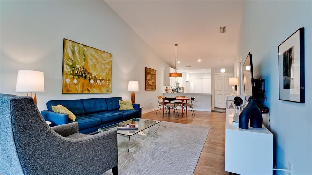 For Sale: $335,000 (2 beds, 2 baths, 1100 Square Feet)