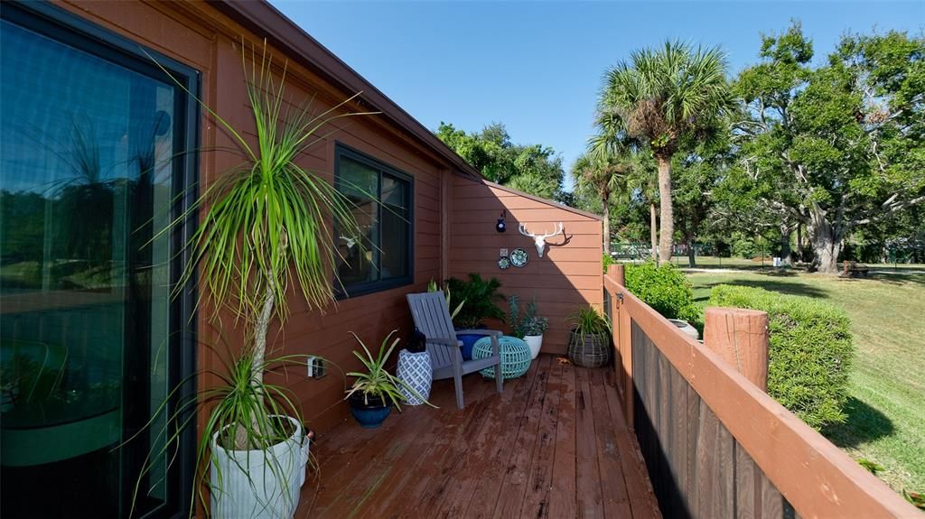 For Sale: $335,000 (2 beds, 2 baths, 1100 Square Feet)