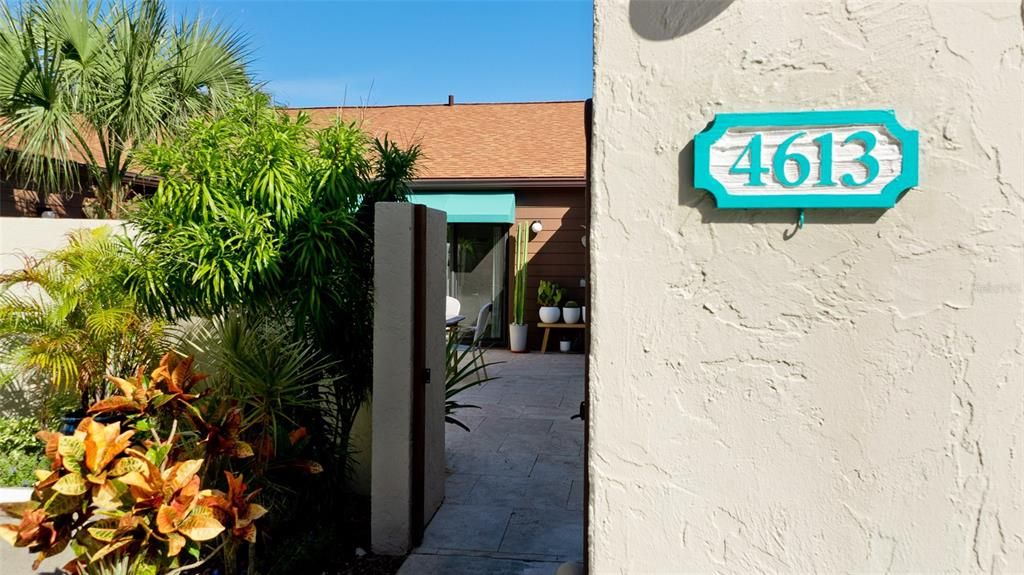 For Sale: $335,000 (2 beds, 2 baths, 1100 Square Feet)