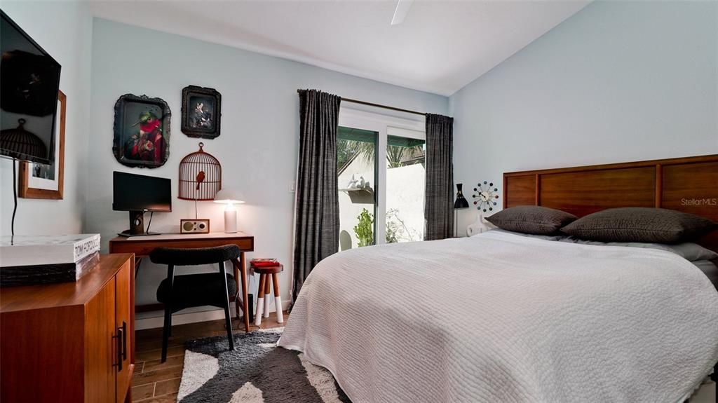 For Sale: $335,000 (2 beds, 2 baths, 1100 Square Feet)