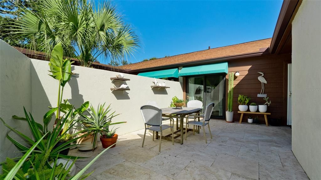 For Sale: $335,000 (2 beds, 2 baths, 1100 Square Feet)