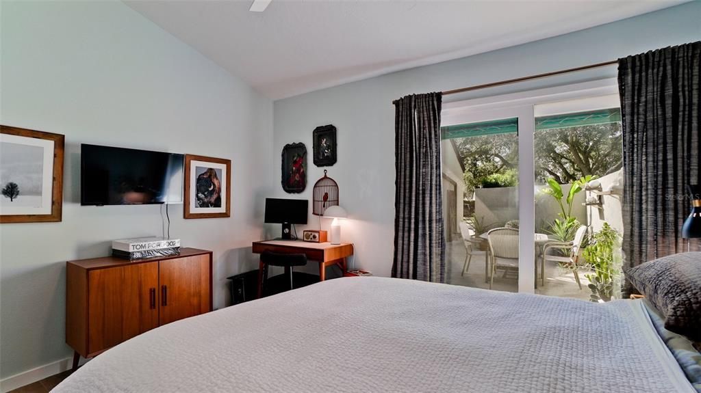 For Sale: $335,000 (2 beds, 2 baths, 1100 Square Feet)