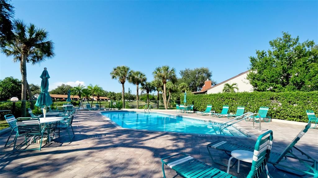 For Sale: $335,000 (2 beds, 2 baths, 1100 Square Feet)