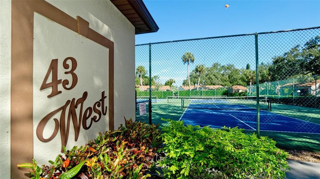 For Sale: $335,000 (2 beds, 2 baths, 1100 Square Feet)