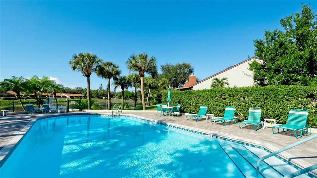 For Sale: $335,000 (2 beds, 2 baths, 1100 Square Feet)