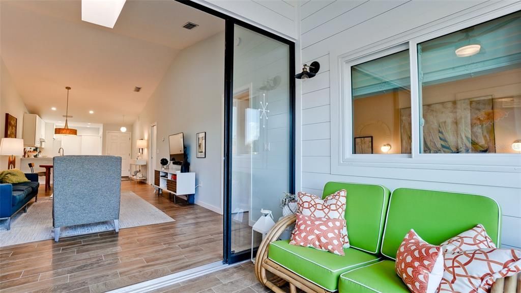 For Sale: $335,000 (2 beds, 2 baths, 1100 Square Feet)