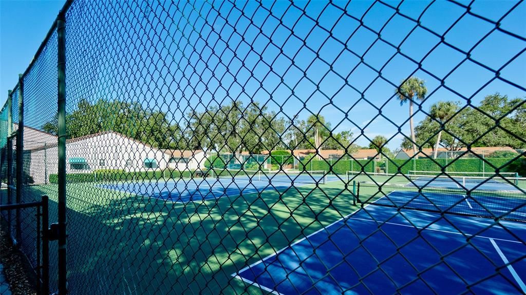 For Sale: $335,000 (2 beds, 2 baths, 1100 Square Feet)