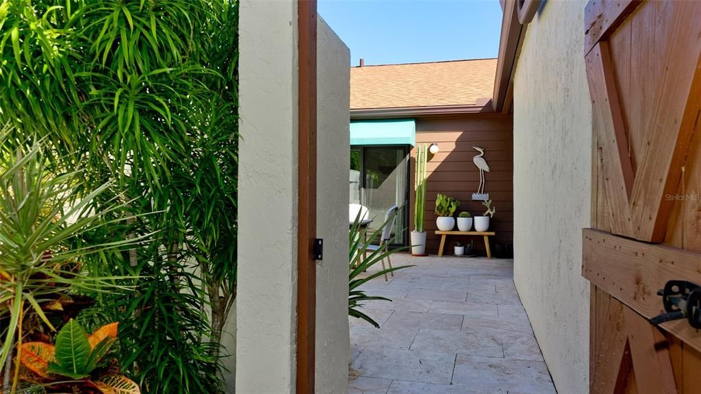 For Sale: $335,000 (2 beds, 2 baths, 1100 Square Feet)