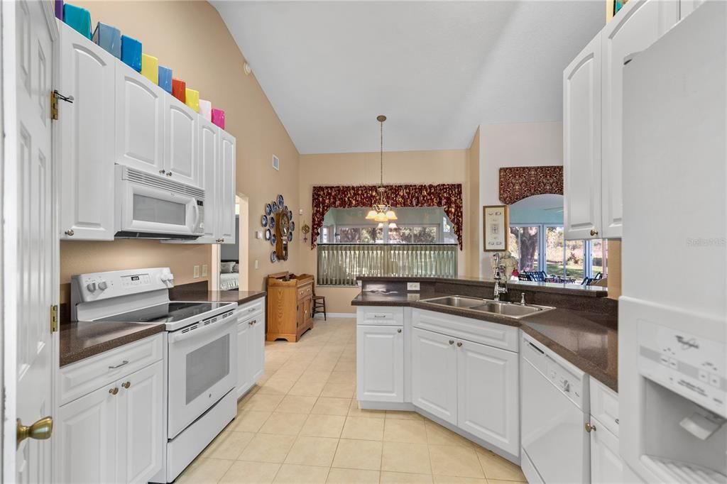 合同活跃: $375,000 (3 贝兹, 2 浴室, 1915 平方英尺)