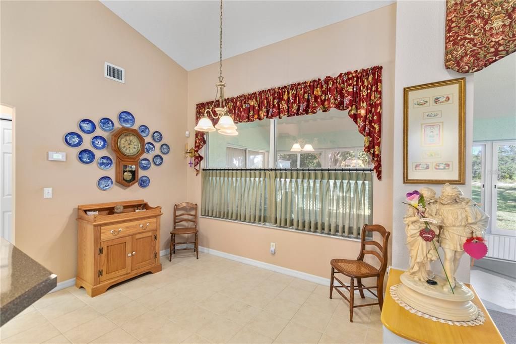 合同活跃: $375,000 (3 贝兹, 2 浴室, 1915 平方英尺)