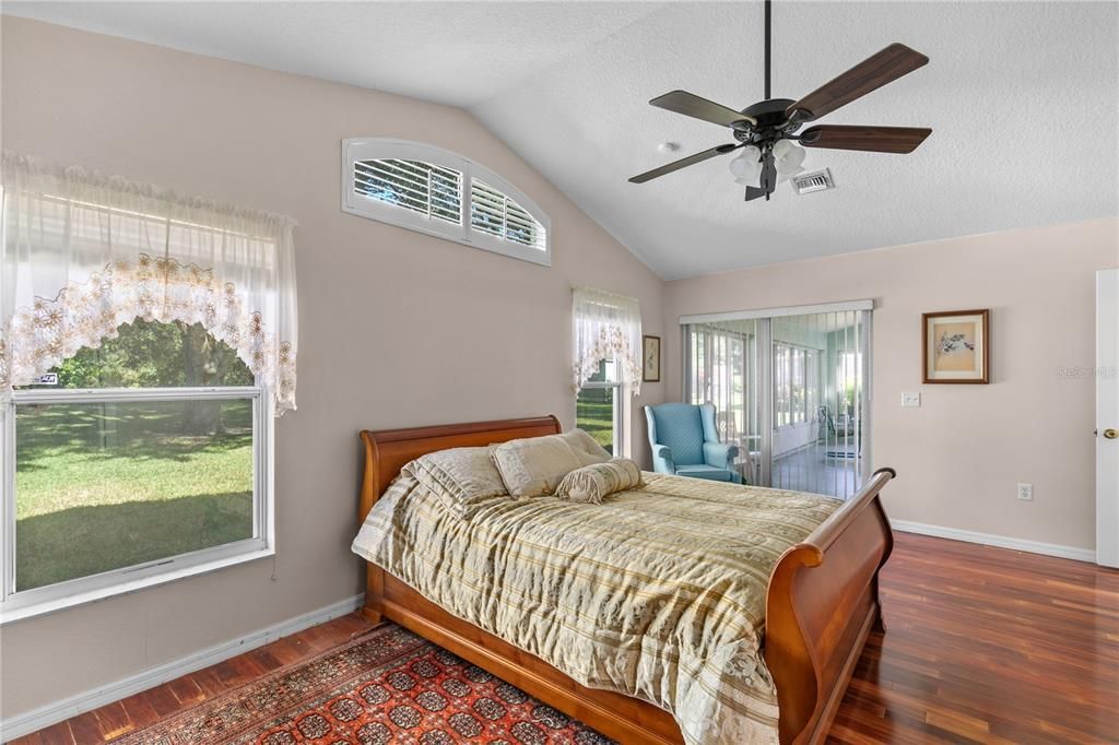 合同活跃: $375,000 (3 贝兹, 2 浴室, 1915 平方英尺)