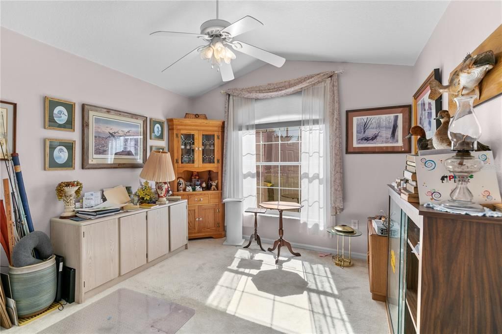 合同活跃: $375,000 (3 贝兹, 2 浴室, 1915 平方英尺)