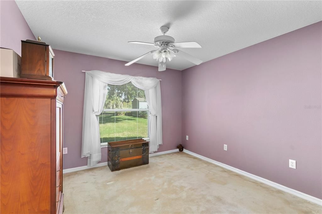 合同活跃: $375,000 (3 贝兹, 2 浴室, 1915 平方英尺)