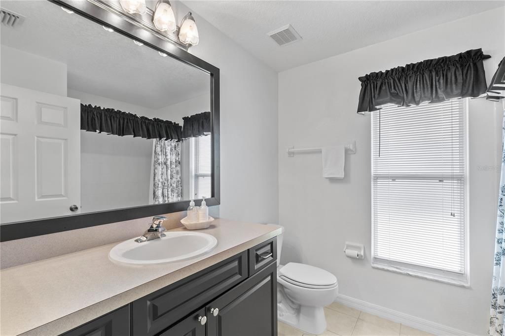 合同活跃: $375,000 (3 贝兹, 2 浴室, 1915 平方英尺)